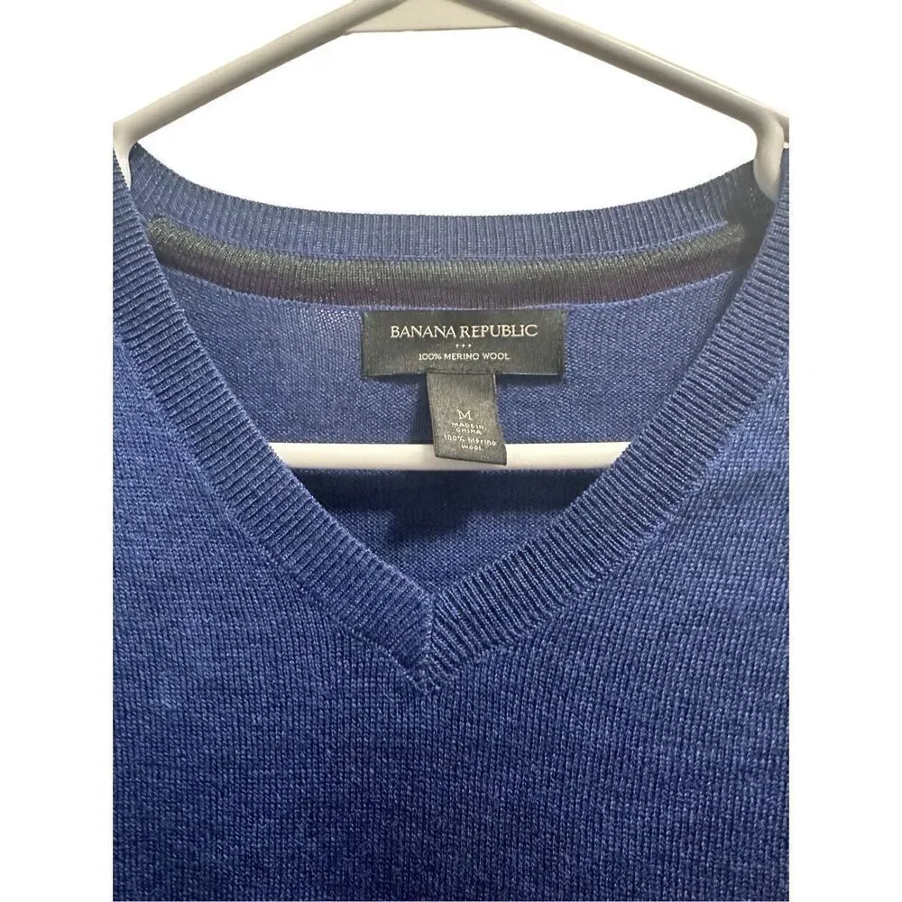 Men’s Banana Republic Merino Wool Blue Pull Over V Neck Sweater Size Medium